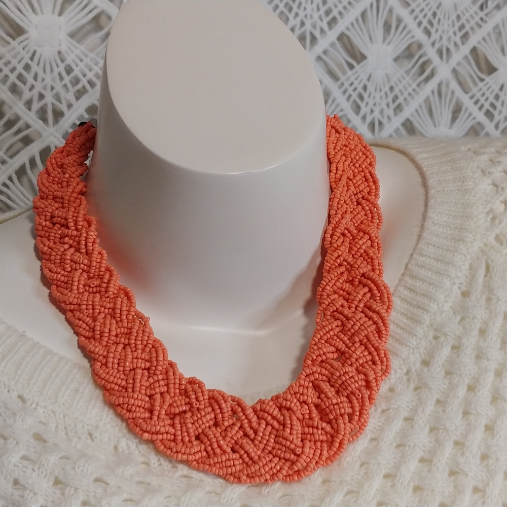 ✔Thick braided bead necklace in coral